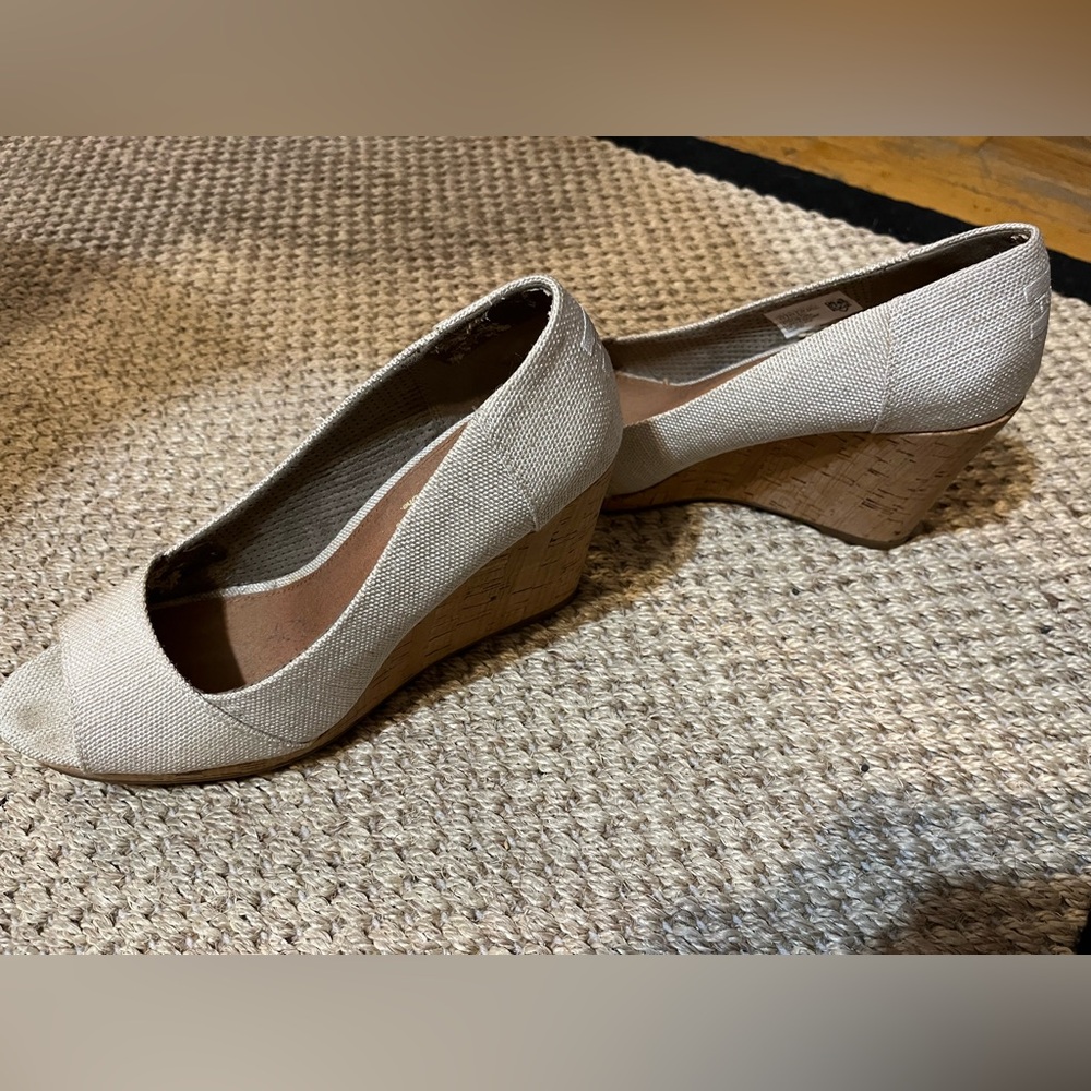 TOMS Women’s Stella Peep-Toe Wedge. Size 8 1/2